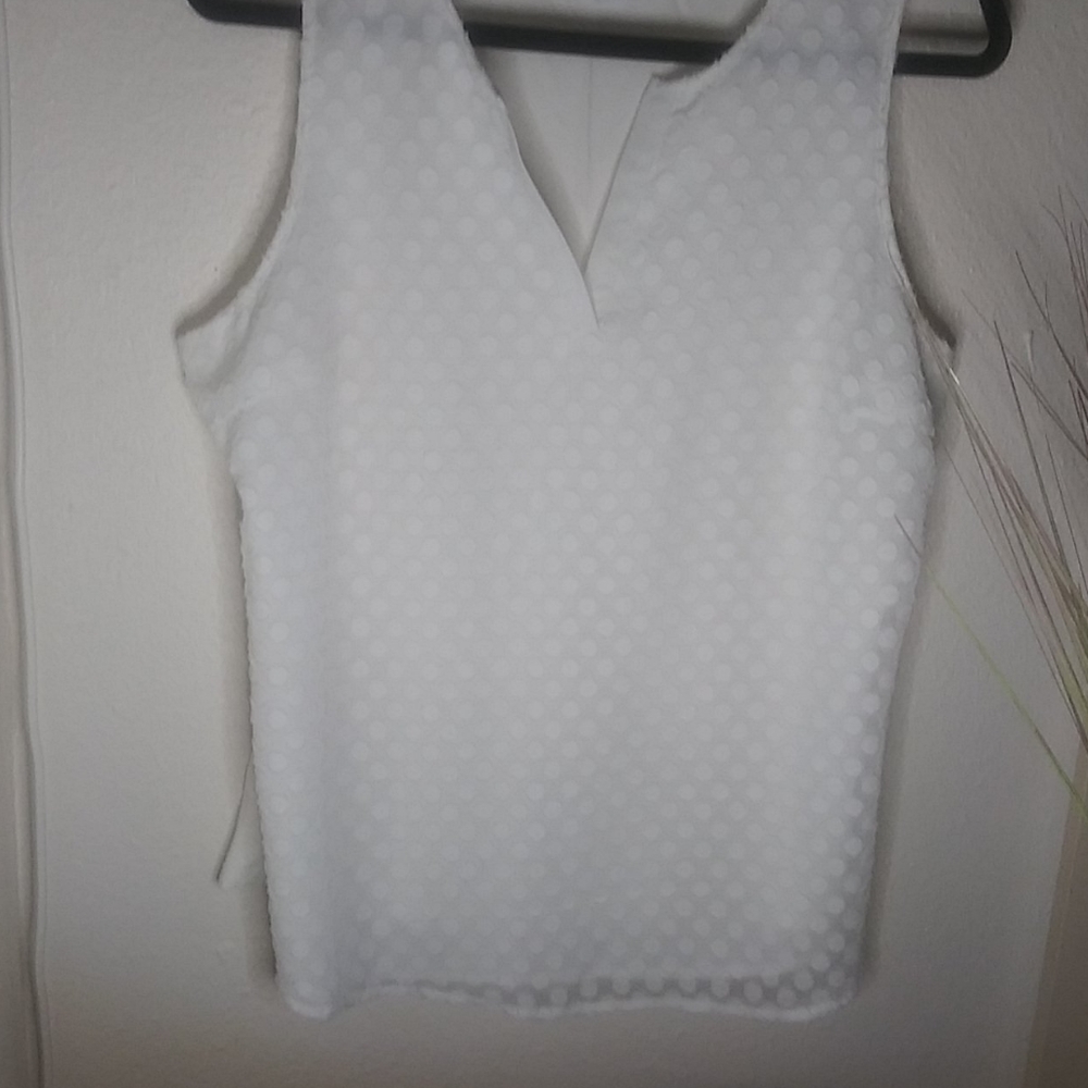 Market & Spruce Ezide textured sleeveless blouse..